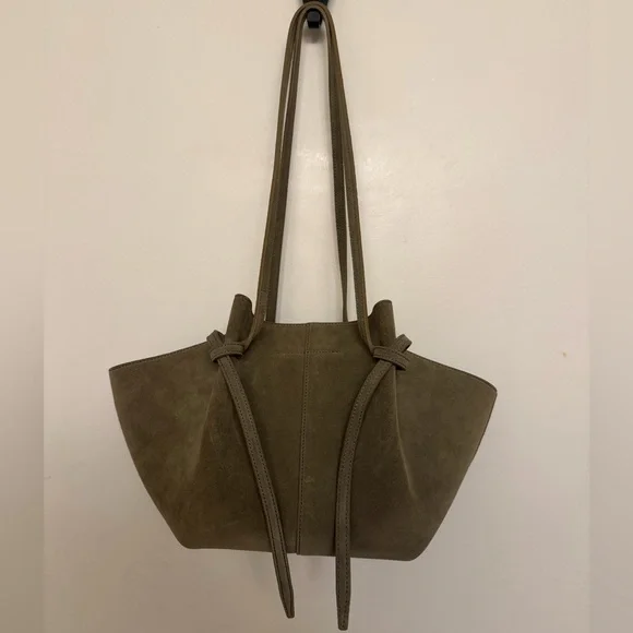 🩵SOLD🩵 Yuzefi Mochi bag - Picture 3 of 9